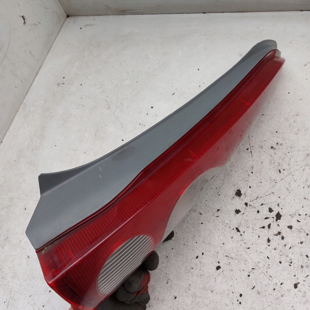 фото №13, Toyota yaris verso лампа правая задняя eu