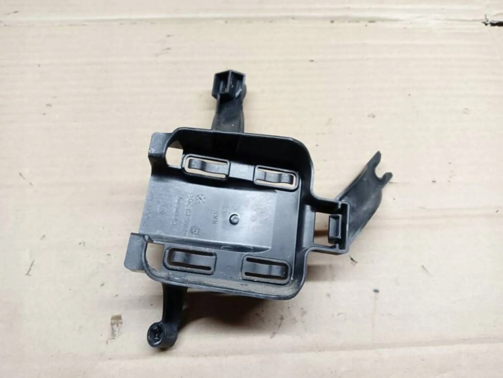 фото №2, M26 напрямна кронштейн бампера радара правий задня 2ga907456 vw t-roc