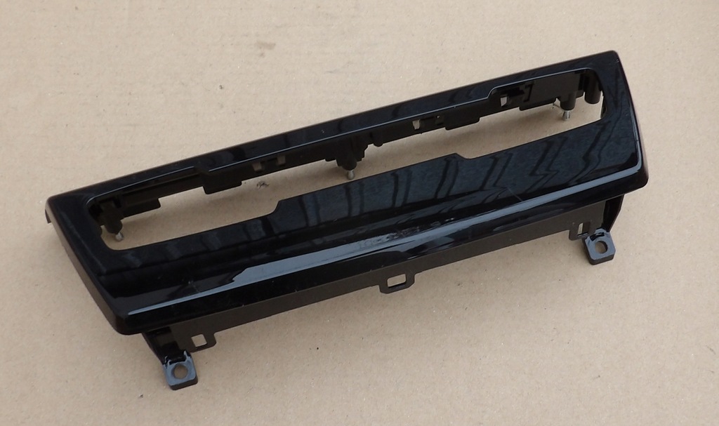 фото №1, Bmw f45 рамка защита панель радио 9312393