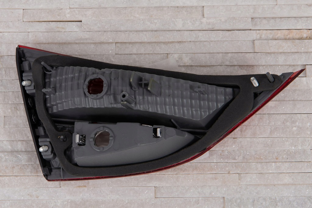 фото №10, Hyundai elantra v md 2010-2013 лампа кришки задній права 924043x010