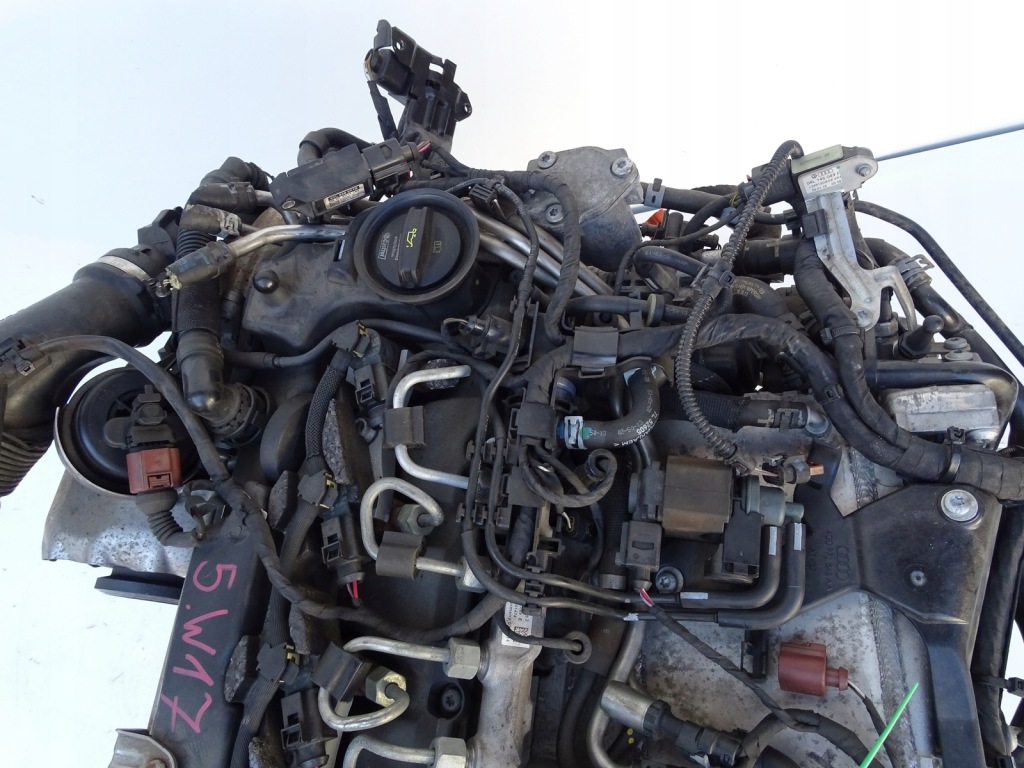 Двигун стійку  двигун cnh 2.0 tdi 163km audi a4 b8 рестайлінг  a5 8t q5 a6 c7 4g Зі Шроту