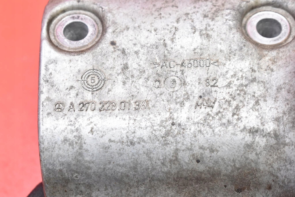 фото №7, Кронштейн кронштейн підпора піввісь a2702230138 mercedes cla c117 2.0 cgi 211 km