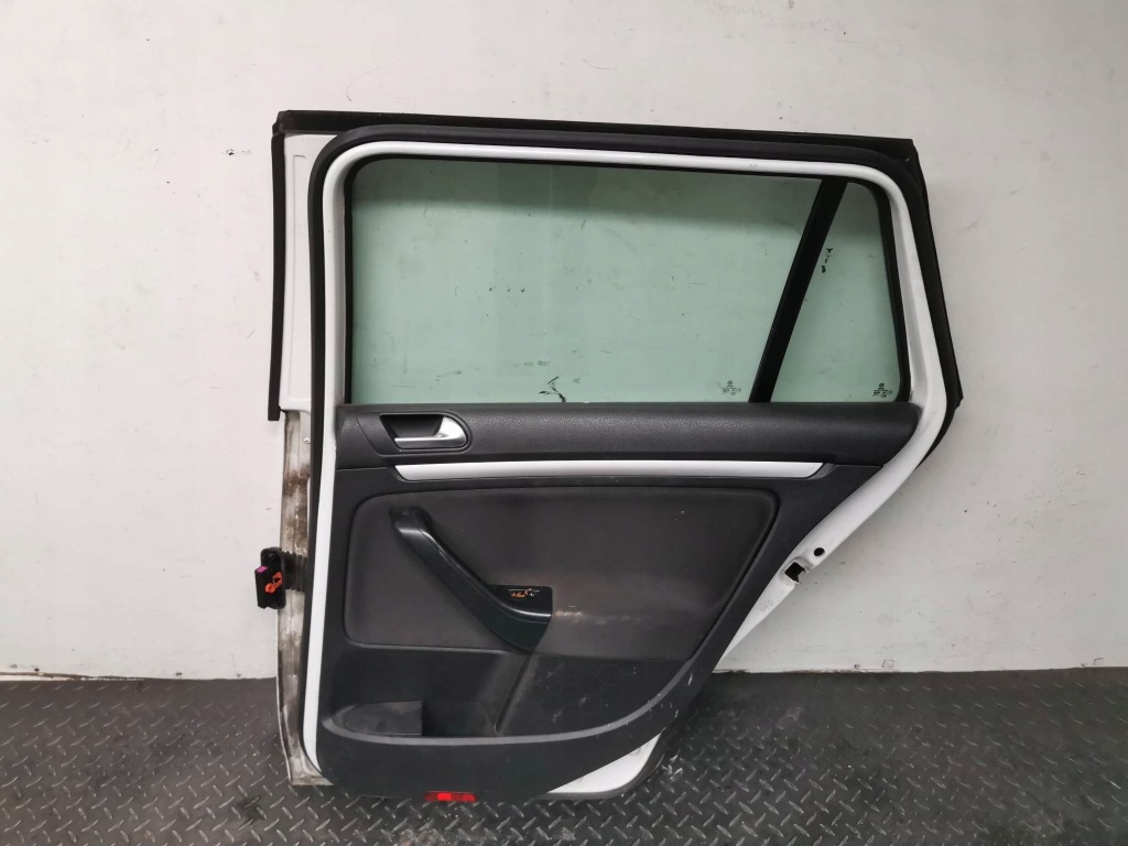 фото №7, Двері правий задня vw golf vi kombi код лакофарбового покриття lb9a