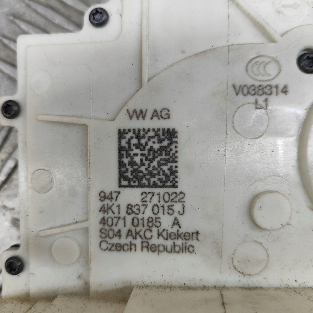 фото №10, Audi e-tron 2023 перед сторона левая вкладка do замка дверь