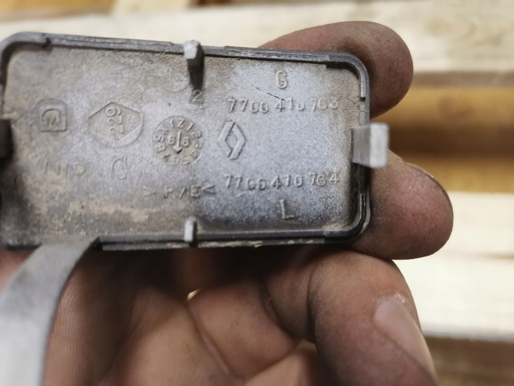 фото №5, Renault clio 2 заглушка бампера задняя 7700410763