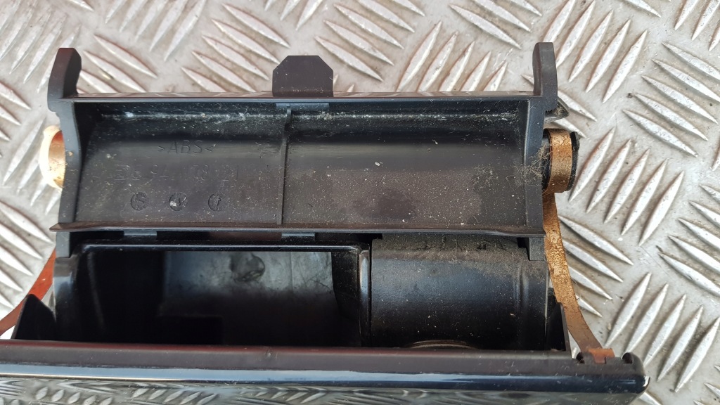 фото №8, Mercedes w208 попільничка панель 2088100401