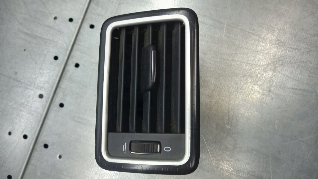 фото №1, Решётка обдув левая volvo v70 iii 30755183