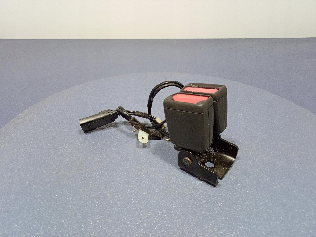 фото №6, Ford mustang mach-e клипса ремней двойной задняя задняя lj8b58613k21ab