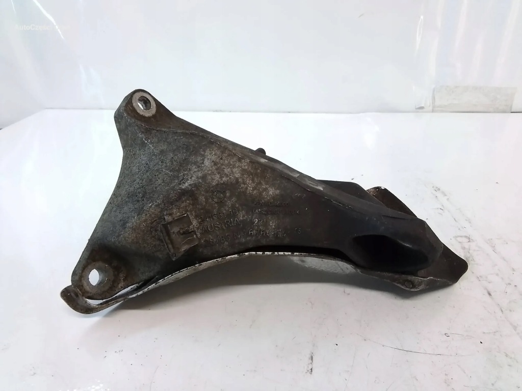 фото №1, Bmw 3 e90 e91 2.0i кронштейн двигателя 6764574