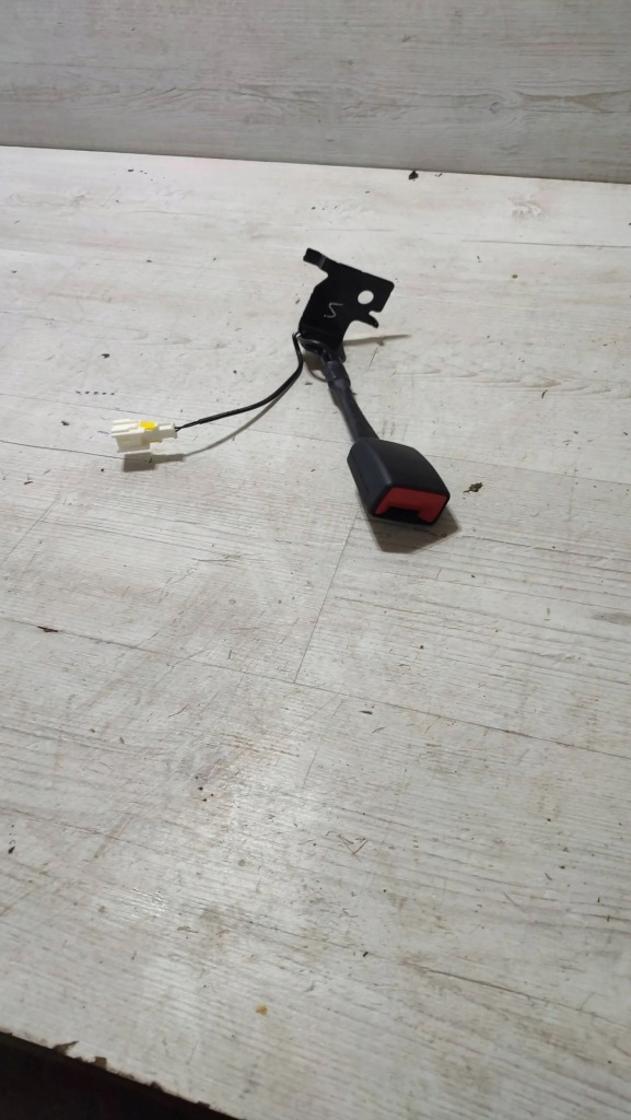 Купить Alfa romeo stelvio 2017 правая сторона пряжка заднего поперечина безопасности