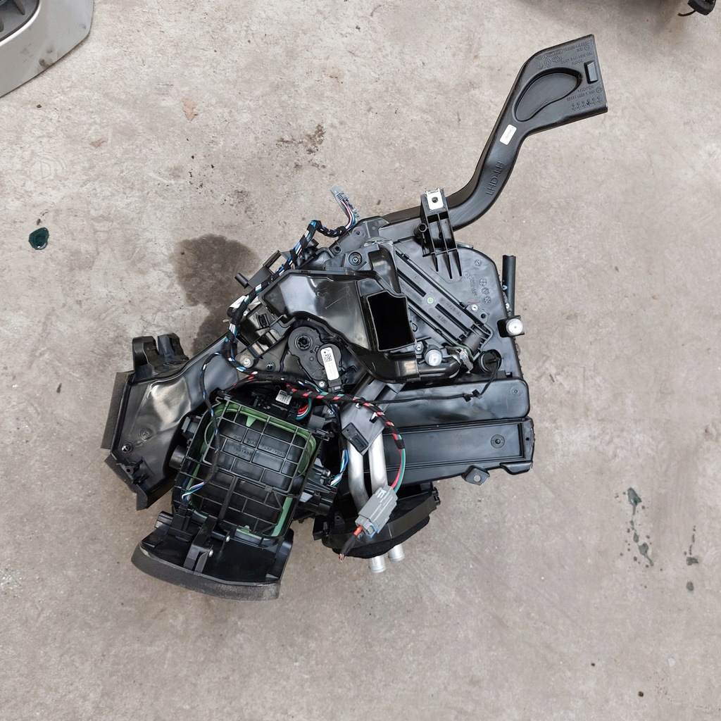 фото №6, Renault arkana 1,3tce отопитель смеситель воздуходувка 272703273r