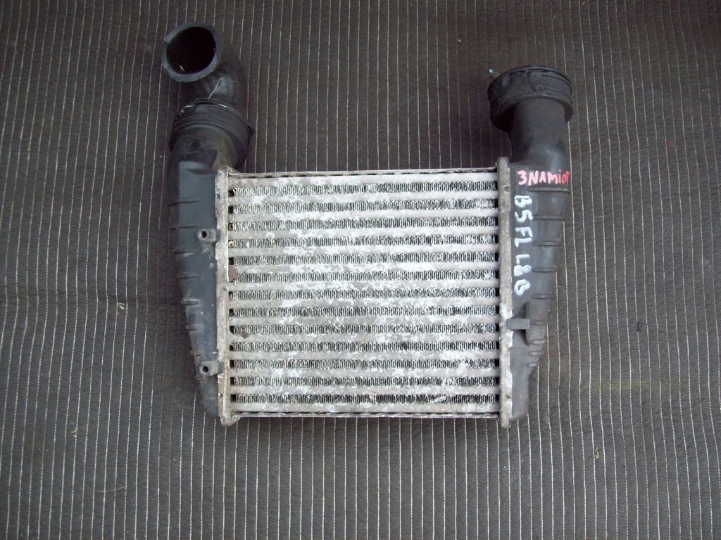 Радіатор повітря інтеркулер superb 1 passat b5 1.8 t audi a4 8d0145805d Зі Шроту