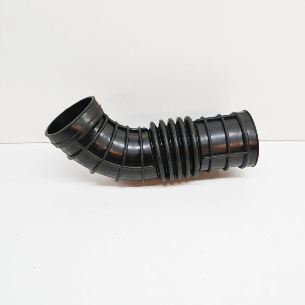 Bmw 3 e30 1.8i пабтрубок  впуска воздуха do багажника 13711709754 oem Киев