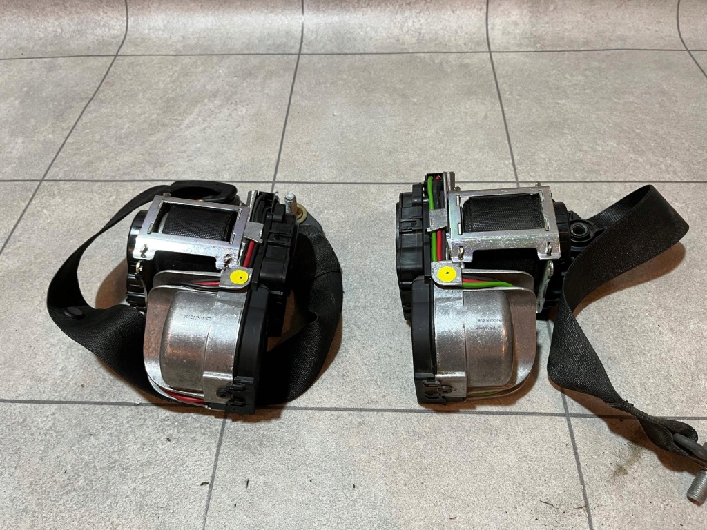 фото №1, Mercedes w221 pas натягувач перед чорний bdb