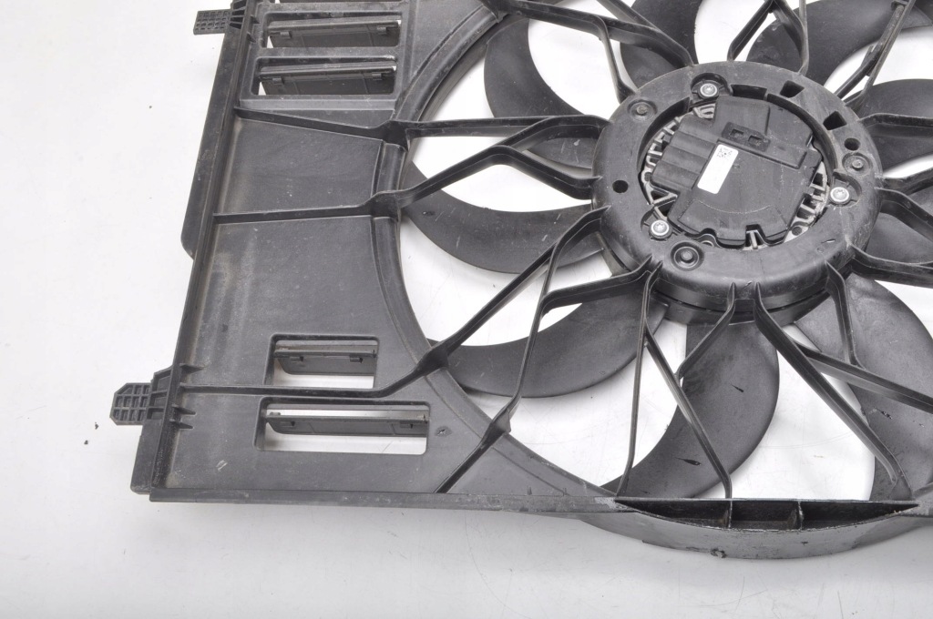 Mercedes w177 w247 w253 2.0 cdi вентилятор радіатора води a2479060200 Недорого