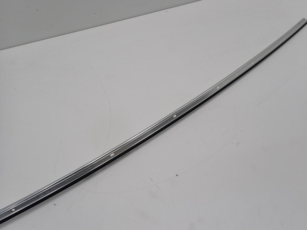 Молдинг дахова дах ліва a11767307 11767307 mercedes cla w117 18r Ціна