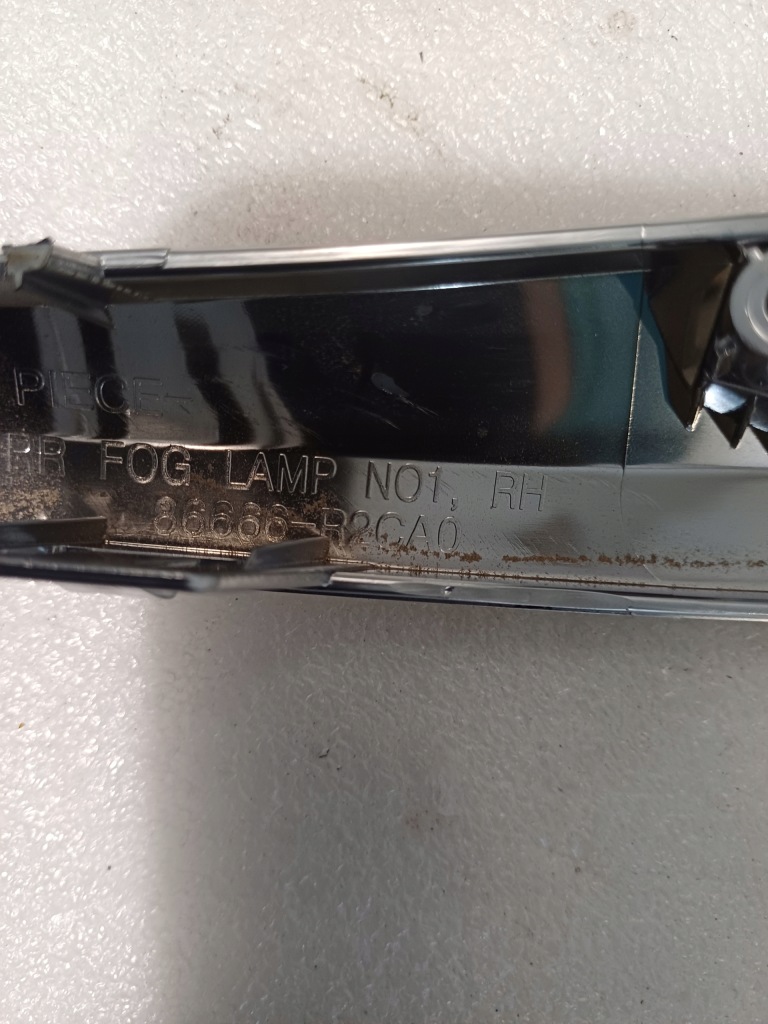 Рамка лампы правый задний  kia sportage 5 v 86666-r2ca0 Недорого