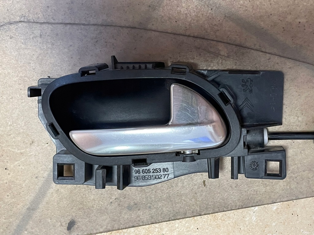 фото №9, Citroen оригинальный номер 9685950277 ручка+ замок+ кронштейн c4