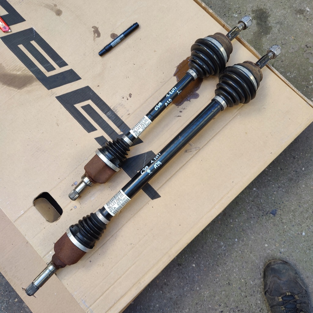 фото №1, Citroen c3 iii 1.2 vti приводной вал левая 9677476580