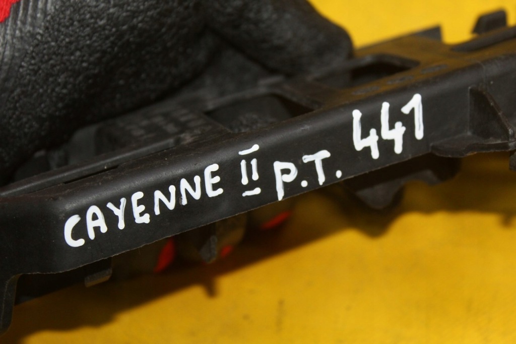 Напрямна кронштейн бампера правий задня porsche cayenne ii 7p5807484a Зі Шроту