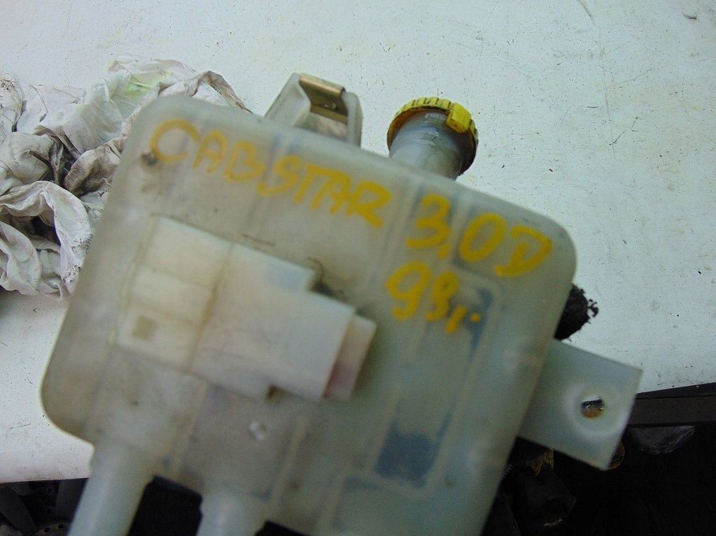 фото №6, Nissan cabstar 3.0 99r бачок жидкость тормозной