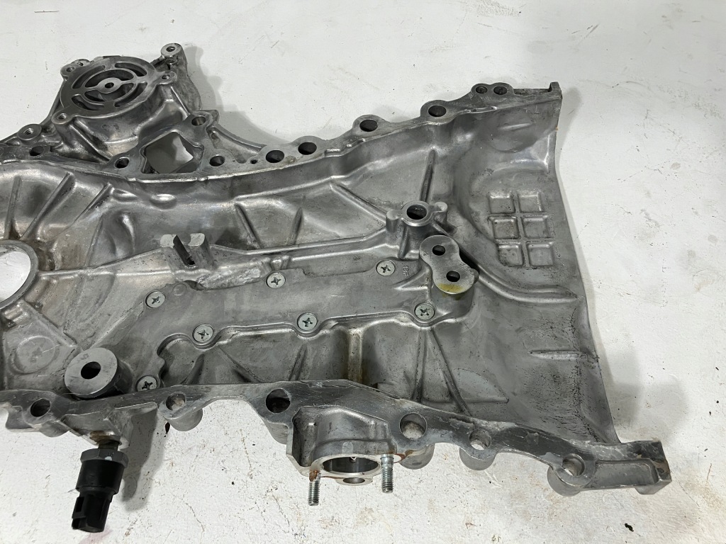 Lexus ct 200h корпус бічна двигуна кришка розподільного валу Київ