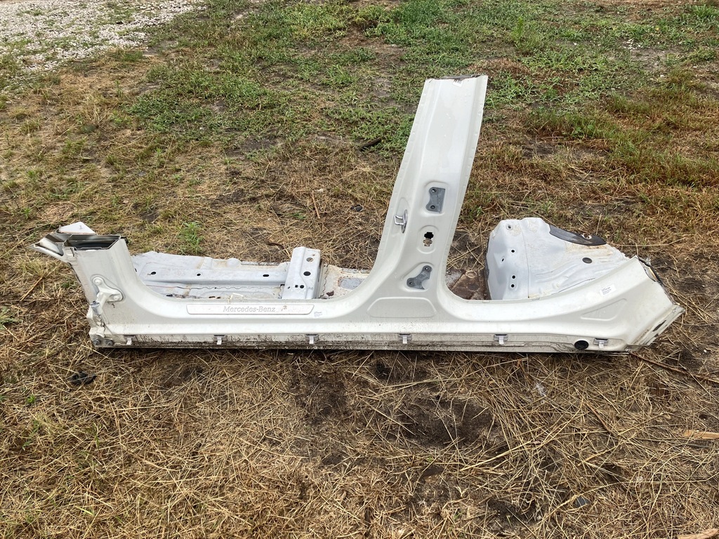 фото №1, Порог левый mercedes gla x156 лак 650