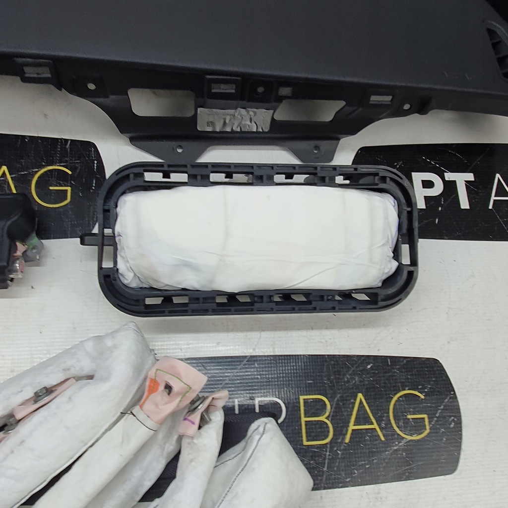 фото №7, Camaro панель приладів консоль подушки безпеки ремені подушка безпеки