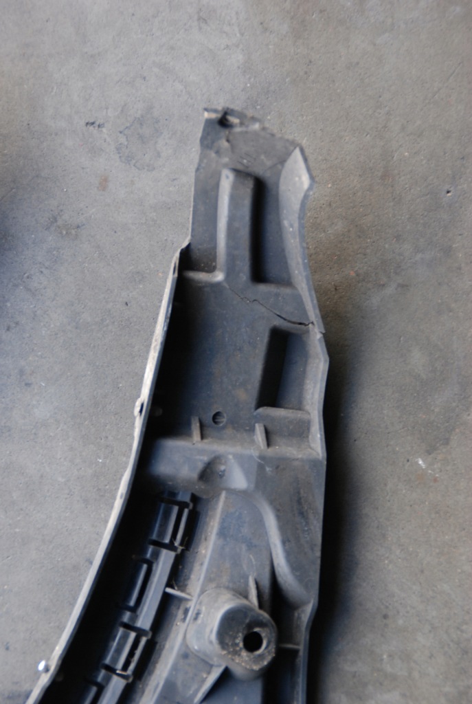 Кронштейн бампера направляющая volvo xc90 2007-15 l / p Недорого