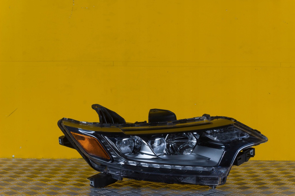 фото №1, Mitsubishi outlander 2015- фара лампа led r