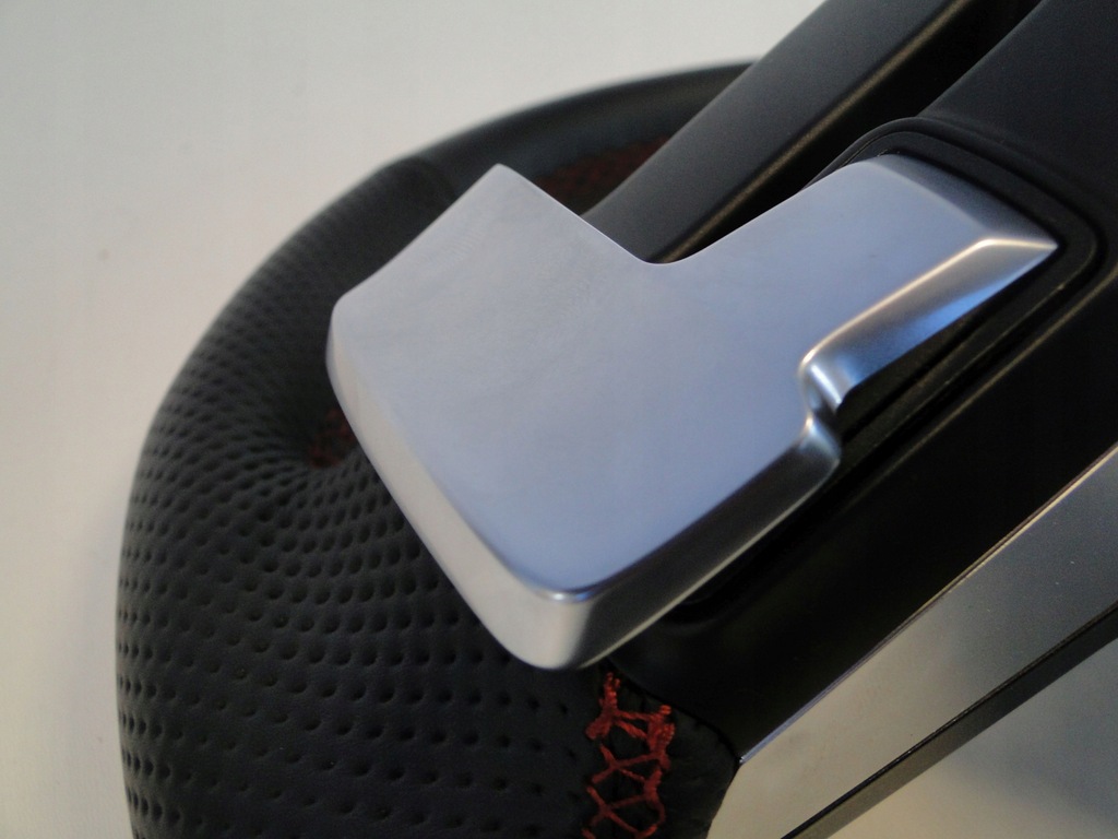 фото №15, Mercedes воздуховод amg кожа czerwona nić cla 118 c118 x118 w118 lift