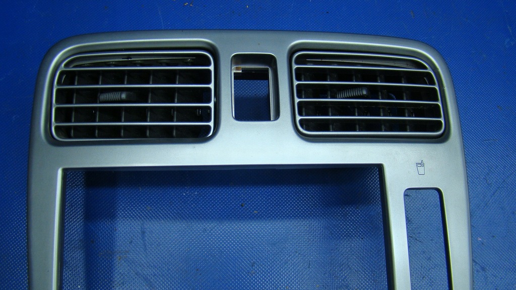 фото №2, Рамка радио консоли решётки forester ii 06-08r lift eur