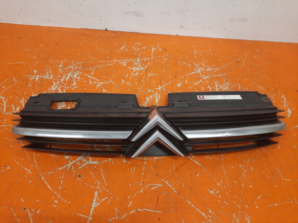 фото №1, Citroen c5 01-08 решётка радиатора / решётка радиатора 9636751980