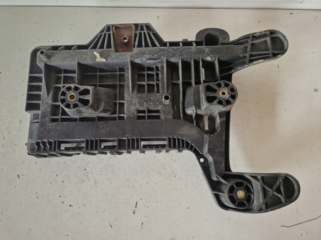 Основание корпус аккумулятор skoda octavia 2 рестайлинг  1.6 tdi в Украине