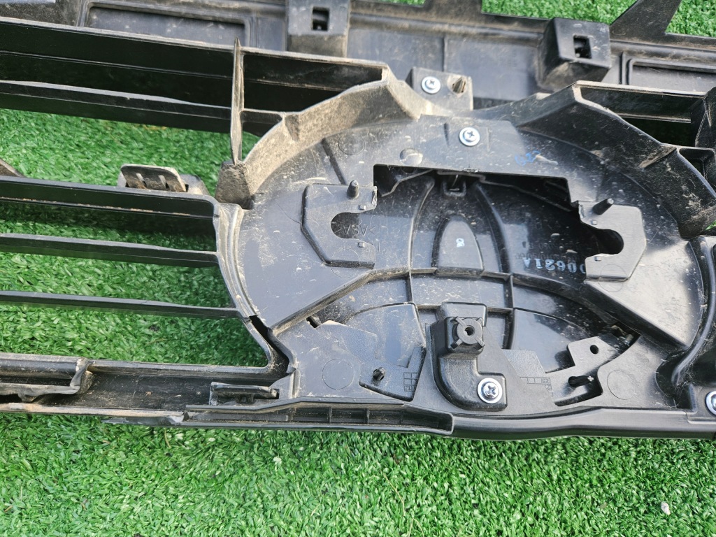 фото №15, Решётка радиатора решётка радиатора бампера перед toyota hilux viii 20-