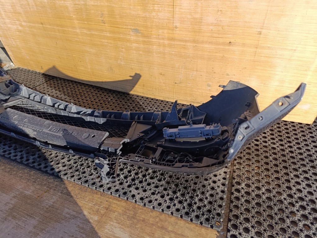 Купить Mercedes c klasa w204 amg рестайлинг  бампер перед pdc c755 drl