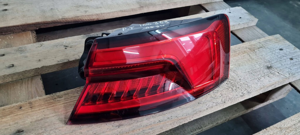 фото №1, A5 8w лампа led права правий задня w крила 8w6945092g