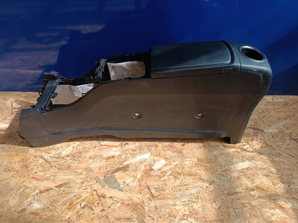 фото №1, Prius plus v + туннель подлокотник чёрный