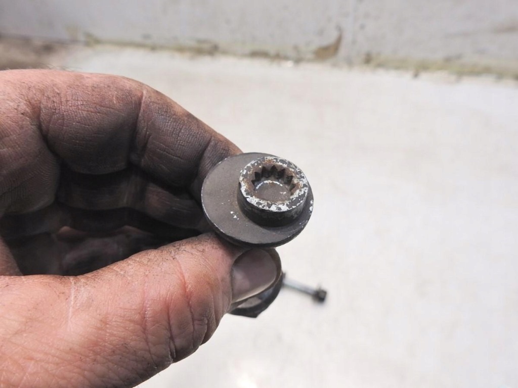 Купить Болт эксцентриковая mercedes w203 2.2 cdi