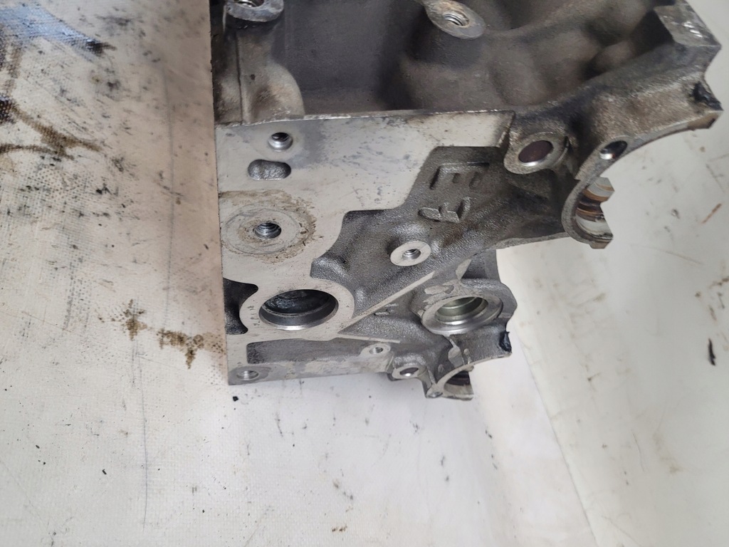 фото №12, Головка оригінальний номер 9634355510 + вали peugeot 407 1.8b 81kw 02r.