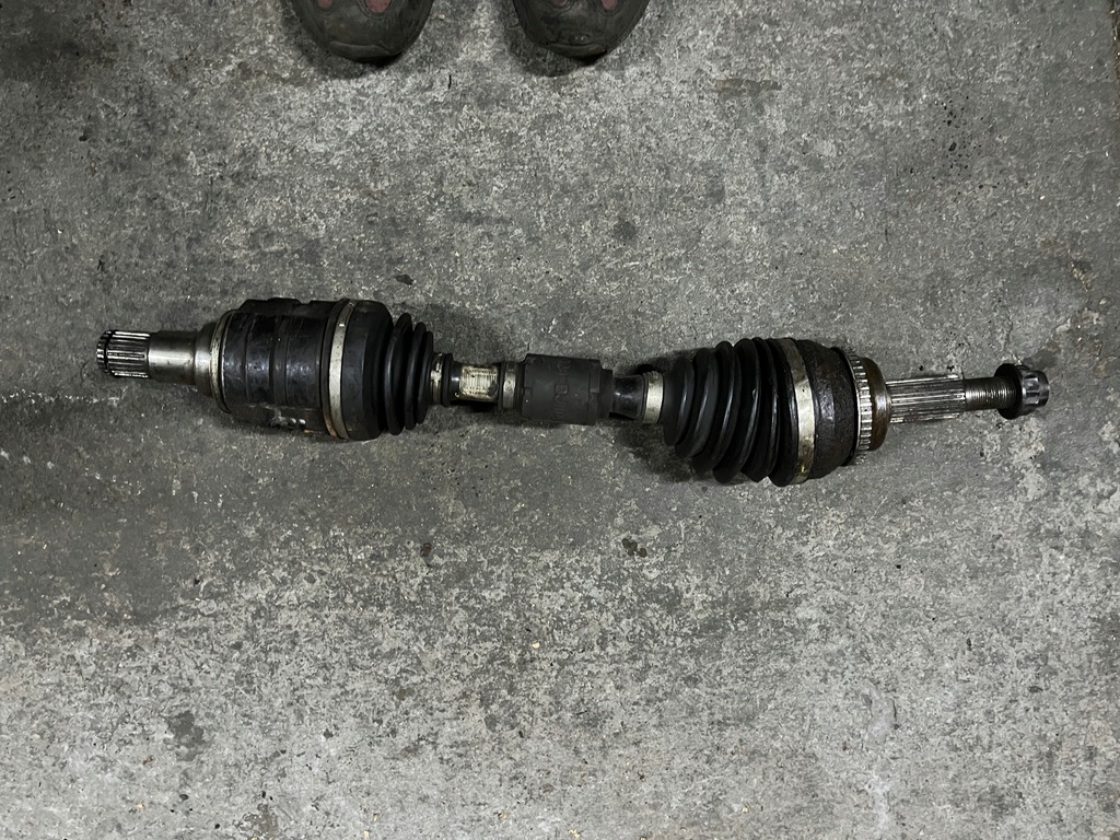 фото №1, 49 toyota avensis 2.2d приводной вал передняя левая 4342005371