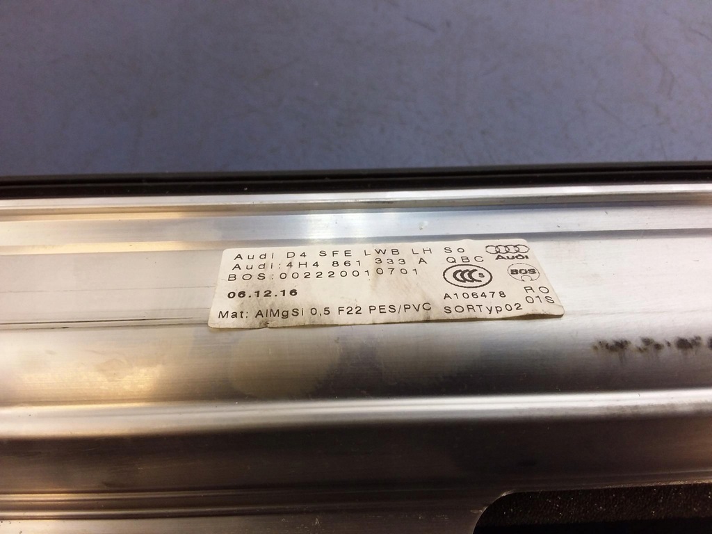 фото №5, Audi a8 d4 шторка задня електрична 4h4861333a