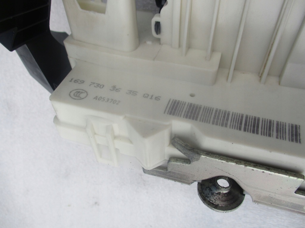 Замок дверь правый задний  mercedes ml w166 gla w156 Доставка