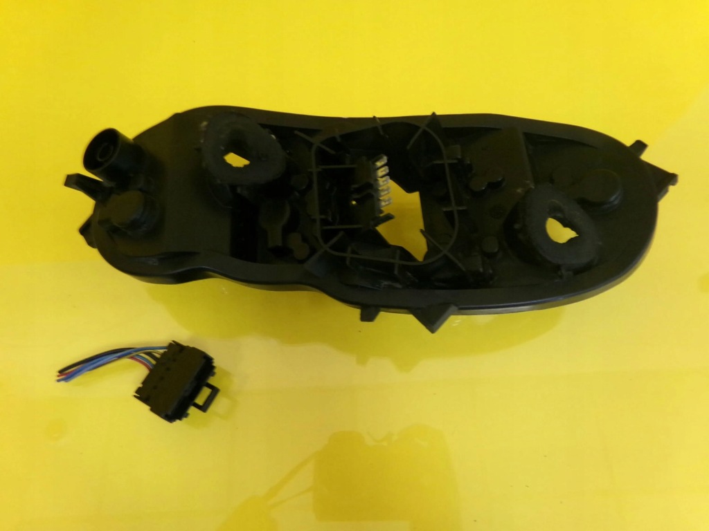 Вкладыш лампы правый задний  opel corsa d hb 3d 89037852 nr1160 в Украине