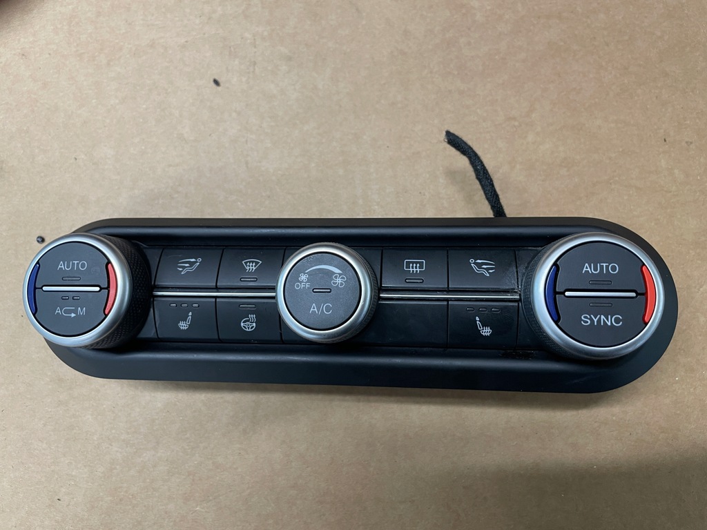 фото №1, Alfa romeo stelvio giulia панель кондиционера