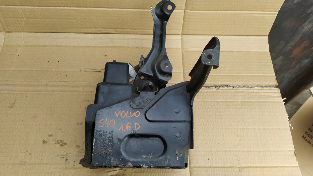 фото №1, Volvo s40 ii 1.6 d аккумулятор запуск стоп кронштейн