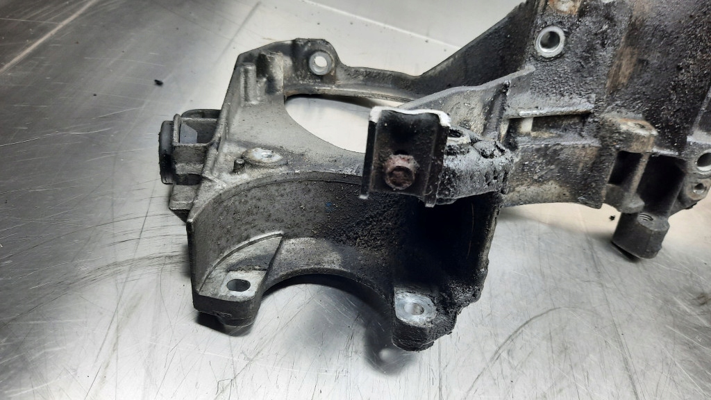 фото №8, Кронштейн двигуна 8200154164 renault espace iv 2.2 dci