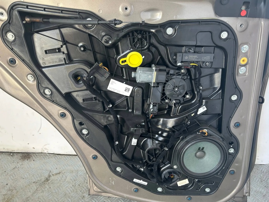 фото №5, Дверь левый задняя задние полный alfa romeo stelvio 082