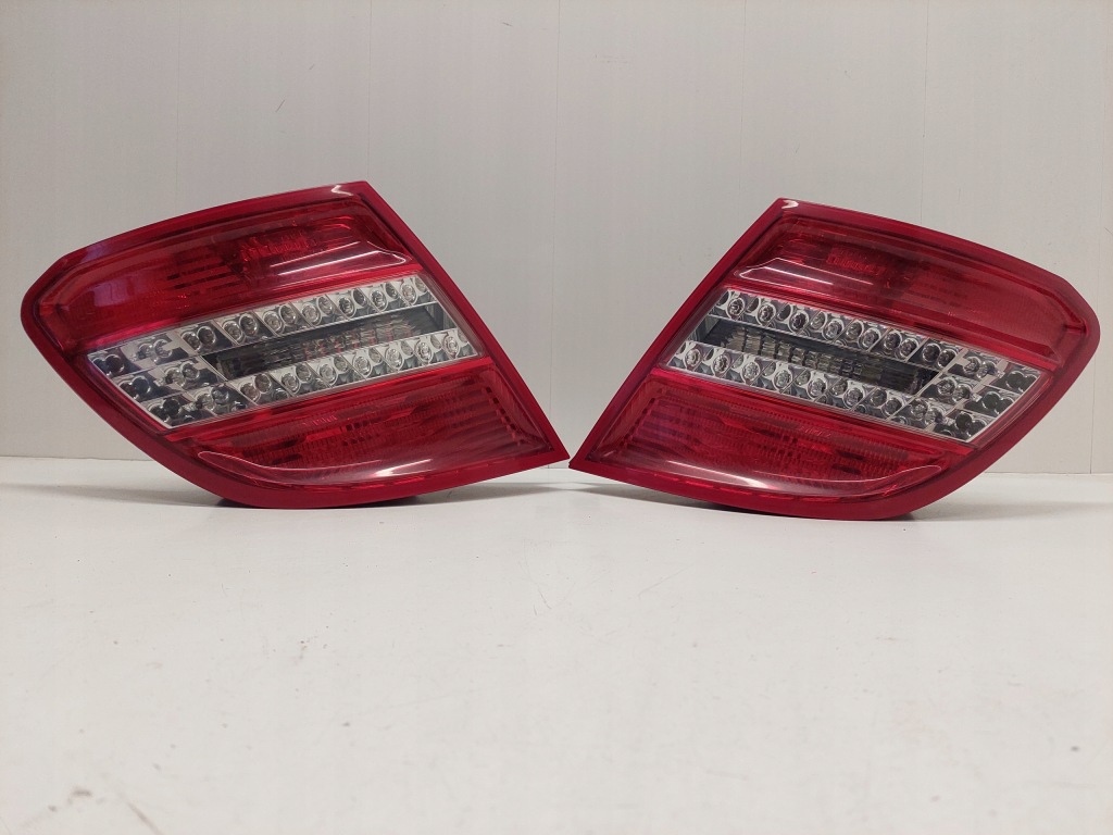 Лампа задня права mercedes w204 led оригінальний номер 2048204064 Недорого