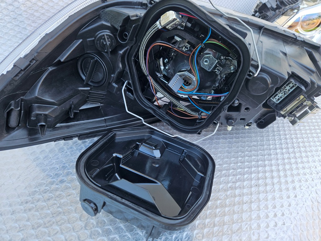 фото №10, Volvo c30 lift 9-13 лампа ксенон перед левая правая nowa